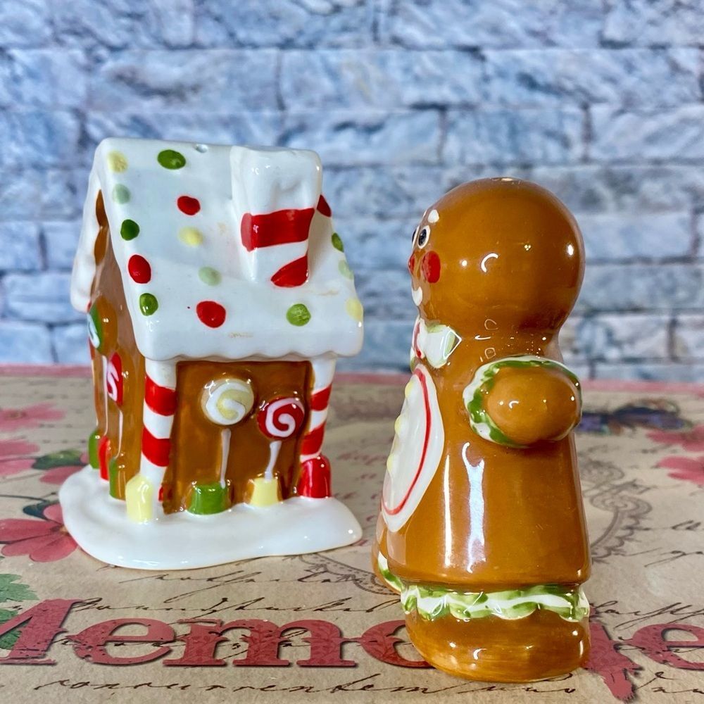 Gingerbread Salt Pepper Shaker Holiday Decor Christmas Whimsical Table Playful - Picture 2 of 6